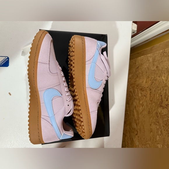 Nike Air Womens Sneakers - Picture 6 of 8